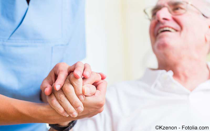 Patient mit Pfleger Patient mit Pfleger
